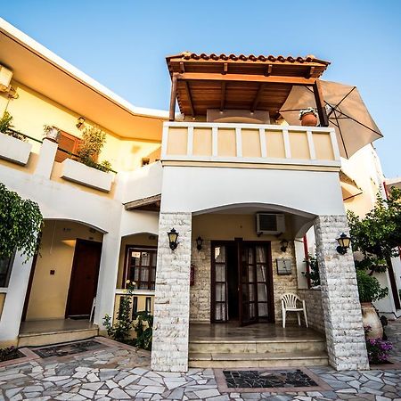 Erato Hotel Apartments Rethymno  Bagian luar foto