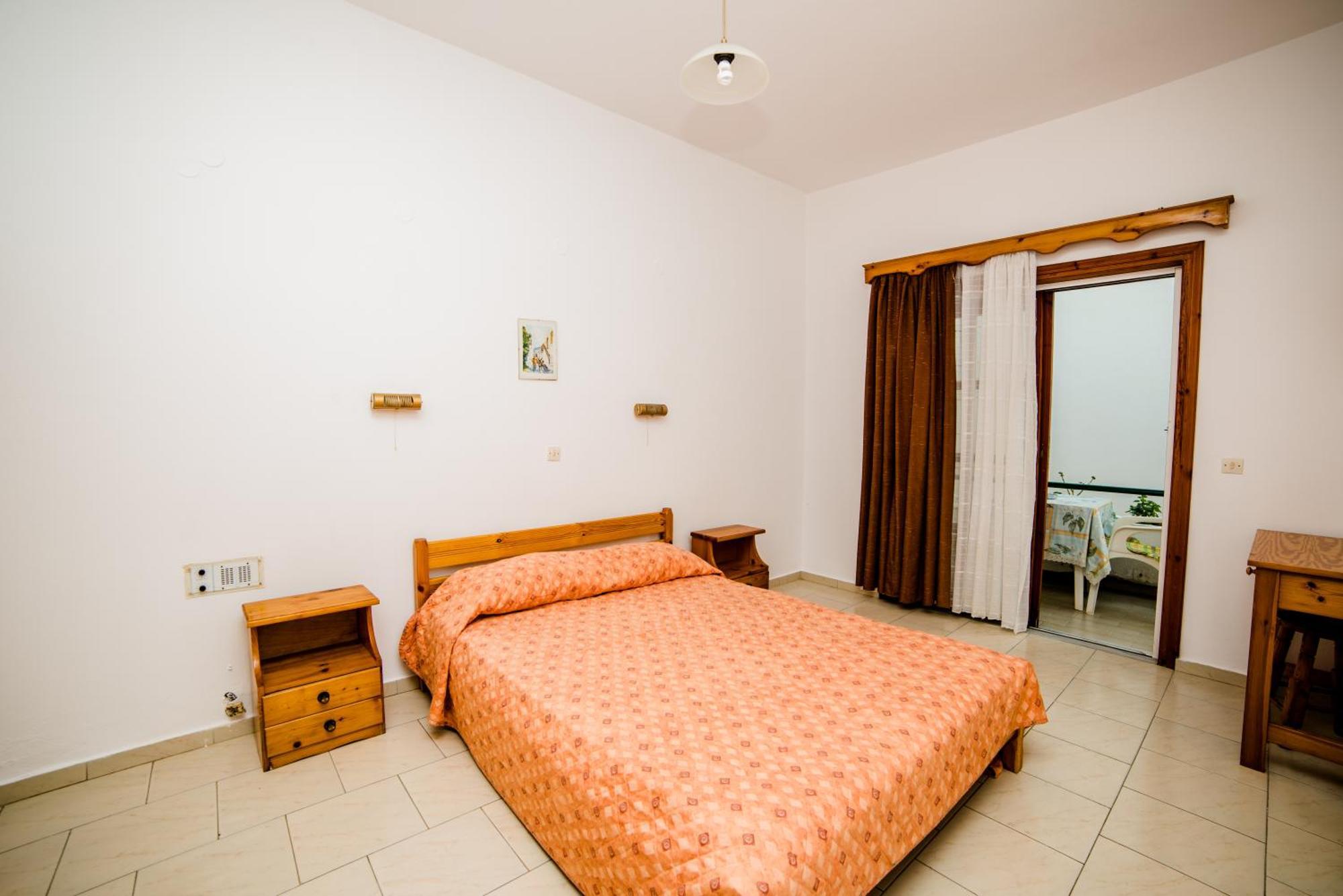 Erato Hotel Apartments Rethymno  Bagian luar foto