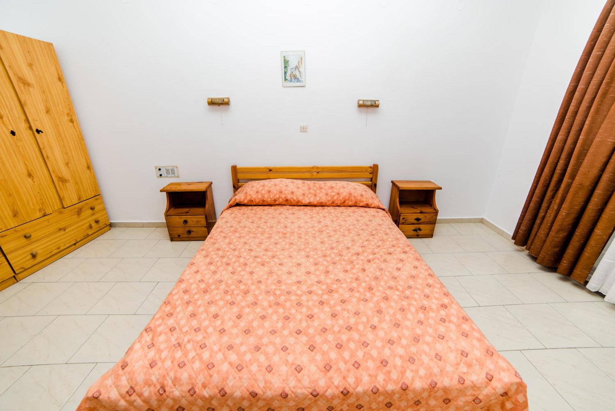 Erato Hotel Apartments Rethymno  Bagian luar foto