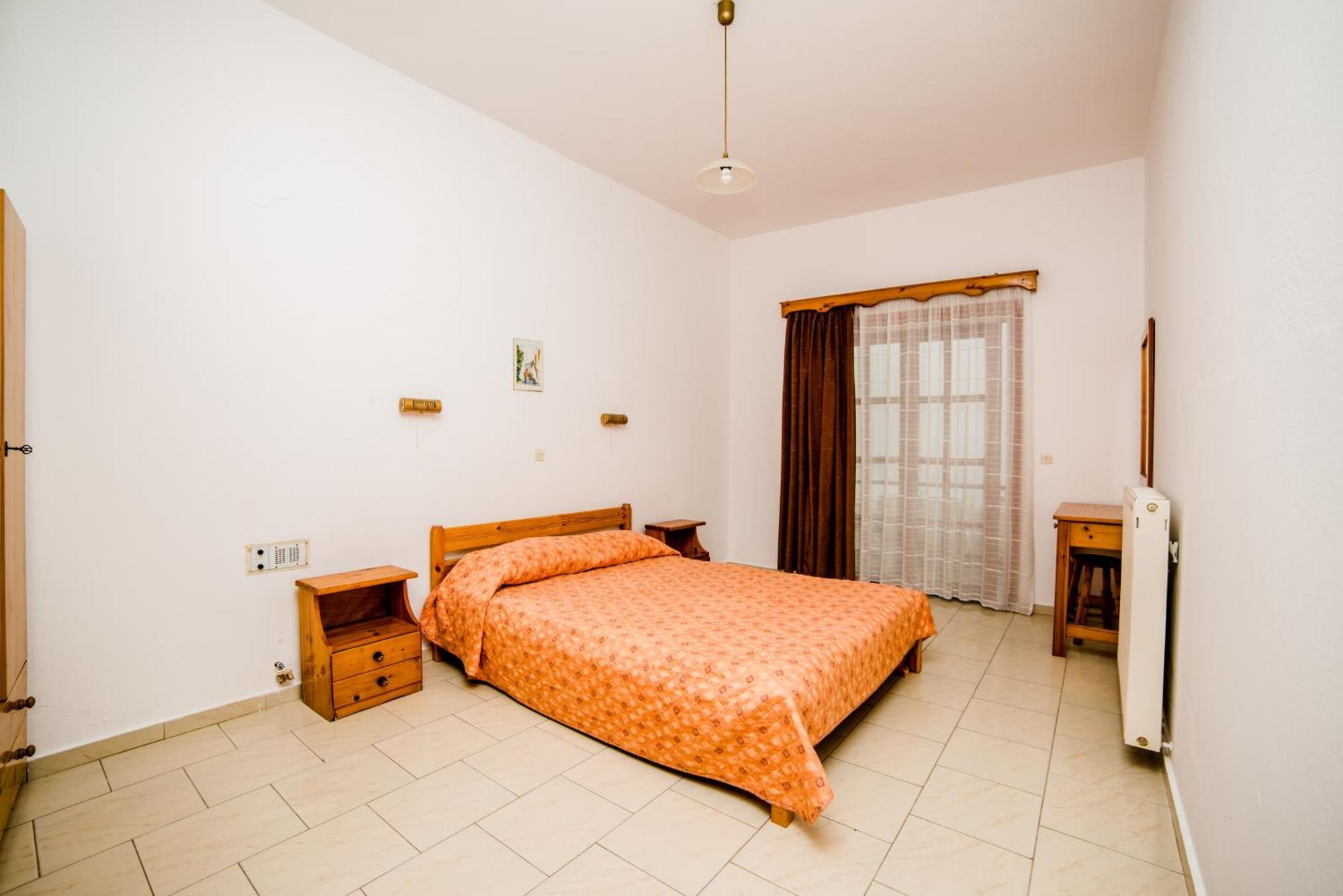 Erato Hotel Apartments Rethymno  Bagian luar foto