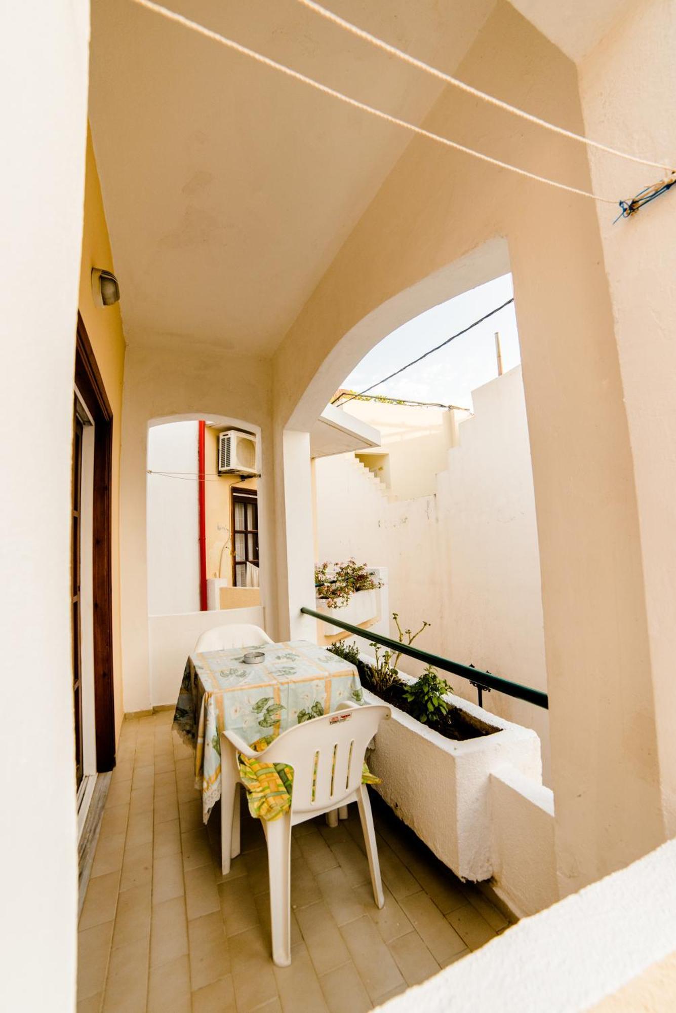 Erato Hotel Apartments Rethymno  Bagian luar foto